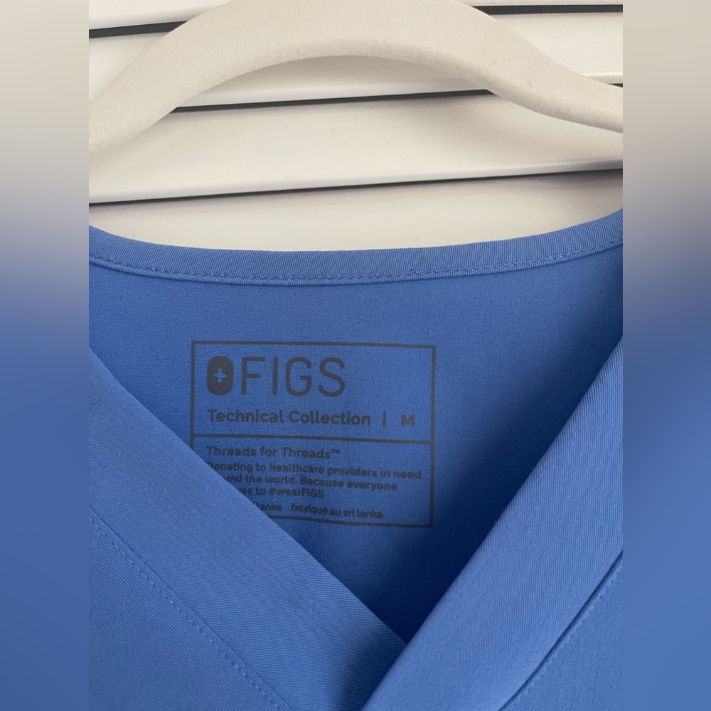 Men’s figs scrub set.